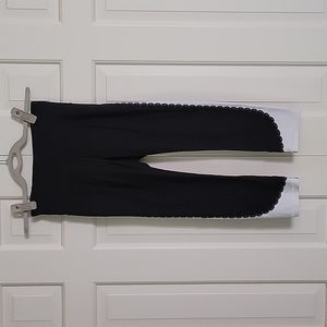 Athleta Womens Elation Scallop Capris sz xs Black White